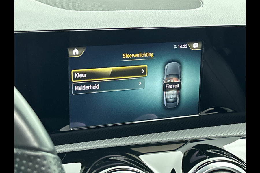 Mercedes-Benz A-Klasse 250 Premium Plus AMG-Line (Dealer OnderH, Panorama, Sfeerverlichting, Camera, StoelV, PDC V+A, Etc) Mercedes-Benz A-Klasse 250 Premium Plus AMG-Line (Dealer OnderH, Panorama, Sfeerverlichting, Camera, StoelV, PDC V+A, Etc)