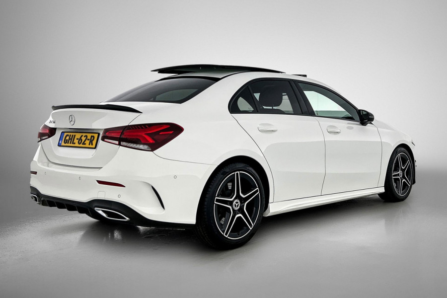 Mercedes-Benz A-Klasse 250 Premium Plus AMG-Line (Dealer OnderH, Panorama, Sfeerverlichting, Camera, StoelV, PDC V+A, Etc) Mercedes-Benz A-Klasse 250 Premium Plus AMG-Line (Dealer OnderH, Panorama, Sfeerverlichting, Camera, StoelV, PDC V+A, Etc)