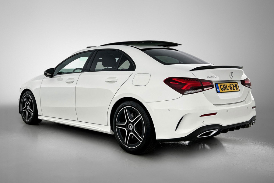 Mercedes-Benz A-Klasse 250 Premium Plus AMG-Line (Dealer OnderH, Panorama, Sfeerverlichting, Camera, StoelV, PDC V+A, Etc) Mercedes-Benz A-Klasse 250 Premium Plus AMG-Line (Dealer OnderH, Panorama, Sfeerverlichting, Camera, StoelV, PDC V+A, Etc)