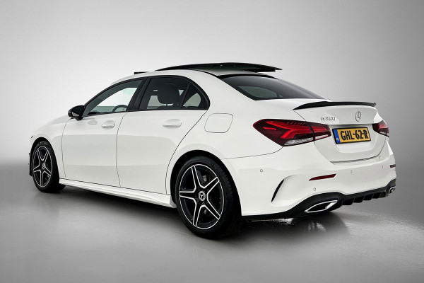 Mercedes-Benz A-Klasse 250 Premium Plus AMG-Line (Dealer OnderH, Panorama, Sfeerverlichting, Camera, StoelV, PDC V+A, Etc) Mercedes-Benz A-Klasse 250 Premium Plus AMG-Line (Dealer OnderH, Panorama, Sfeerverlichting, Camera, StoelV, PDC V+A, Etc)