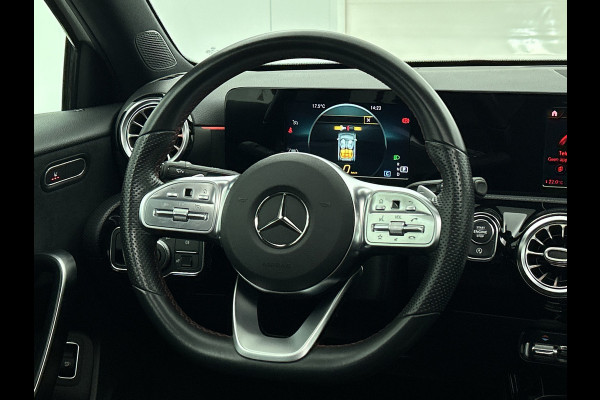 Mercedes-Benz A-Klasse 250 Premium Plus AMG-Line (Dealer OnderH, Panorama, Sfeerverlichting, Camera, StoelV, PDC V+A, Etc) Mercedes-Benz A-Klasse 250 Premium Plus AMG-Line (Dealer OnderH, Panorama, Sfeerverlichting, Camera, StoelV, PDC V+A, Etc)