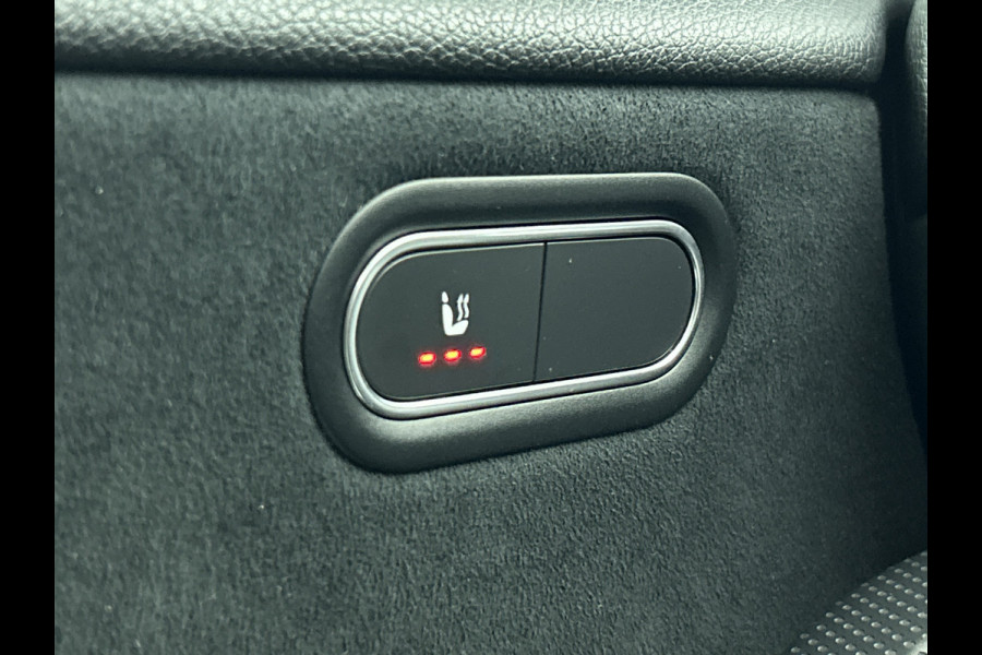 Mercedes-Benz A-Klasse 250 Premium Plus AMG-Line (Dealer OnderH, Panorama, Sfeerverlichting, Camera, StoelV, PDC V+A, Etc) Mercedes-Benz A-Klasse 250 Premium Plus AMG-Line (Dealer OnderH, Panorama, Sfeerverlichting, Camera, StoelV, PDC V+A, Etc)