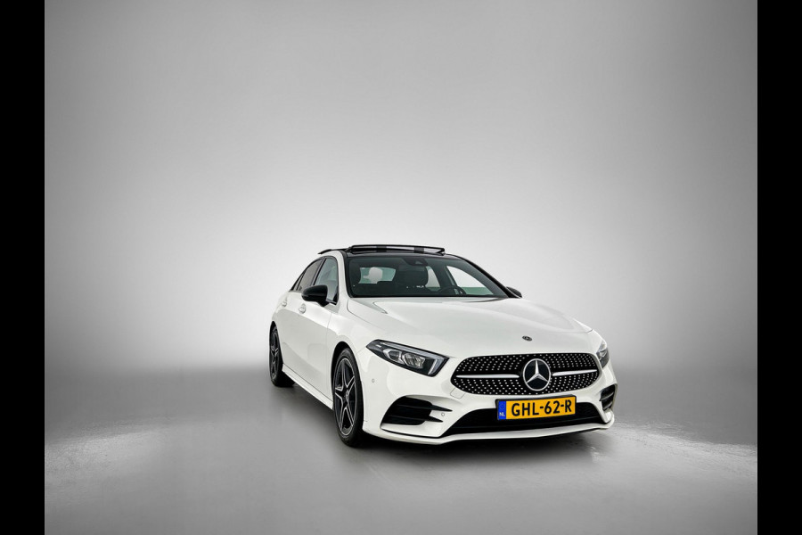 Mercedes-Benz A-Klasse 250 Premium Plus AMG-Line (Dealer OnderH, Panorama, Sfeerverlichting, Camera, StoelV, PDC V+A, Etc) Mercedes-Benz A-Klasse 250 Premium Plus AMG-Line (Dealer OnderH, Panorama, Sfeerverlichting, Camera, StoelV, PDC V+A, Etc)