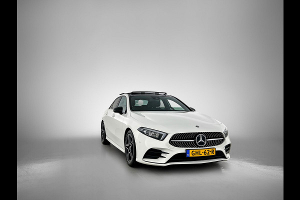 Mercedes-Benz A-Klasse 250 Premium Plus AMG-Line (Dealer OnderH, Panorama, Sfeerverlichting, Camera, StoelV, PDC V+A, Etc) Mercedes-Benz A-Klasse 250 Premium Plus AMG-Line (Dealer OnderH, Panorama, Sfeerverlichting, Camera, StoelV, PDC V+A, Etc)