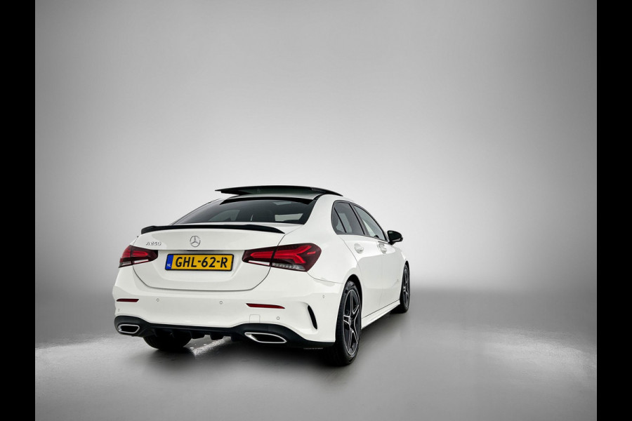 Mercedes-Benz A-Klasse 250 Premium Plus AMG-Line (Dealer OnderH, Panorama, Sfeerverlichting, Camera, StoelV, PDC V+A, Etc) Mercedes-Benz A-Klasse 250 Premium Plus AMG-Line (Dealer OnderH, Panorama, Sfeerverlichting, Camera, StoelV, PDC V+A, Etc)