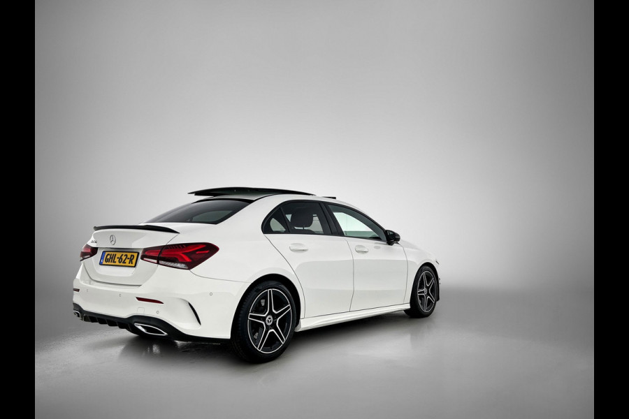 Mercedes-Benz A-Klasse 250 Premium Plus AMG-Line (Dealer OnderH, Panorama, Sfeerverlichting, Camera, StoelV, PDC V+A, Etc) Mercedes-Benz A-Klasse 250 Premium Plus AMG-Line (Dealer OnderH, Panorama, Sfeerverlichting, Camera, StoelV, PDC V+A, Etc)