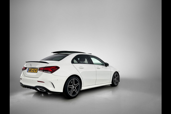 Mercedes-Benz A-Klasse 250 Premium Plus AMG-Line (Dealer OnderH, Panorama, Sfeerverlichting, Camera, StoelV, PDC V+A, Etc) Mercedes-Benz A-Klasse 250 Premium Plus AMG-Line (Dealer OnderH, Panorama, Sfeerverlichting, Camera, StoelV, PDC V+A, Etc)