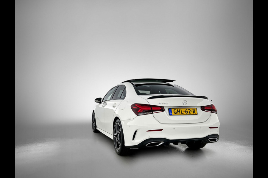 Mercedes-Benz A-Klasse 250 Premium Plus AMG-Line (Dealer OnderH, Panorama, Sfeerverlichting, Camera, StoelV, PDC V+A, Etc) Mercedes-Benz A-Klasse 250 Premium Plus AMG-Line (Dealer OnderH, Panorama, Sfeerverlichting, Camera, StoelV, PDC V+A, Etc)