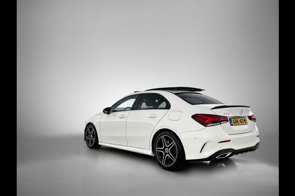 Mercedes-Benz A-Klasse 250 Premium Plus AMG-Line (Dealer OnderH, Panorama, Sfeerverlichting, Camera, StoelV, PDC V+A, Etc) Mercedes-Benz A-Klasse 250 Premium Plus AMG-Line (Dealer OnderH, Panorama, Sfeerverlichting, Camera, StoelV, PDC V+A, Etc)