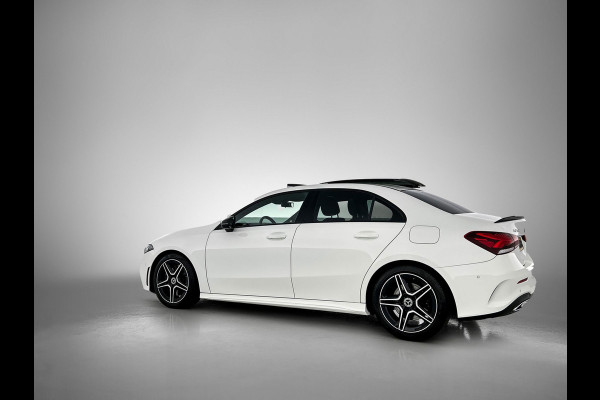 Mercedes-Benz A-Klasse 250 Premium Plus AMG-Line (Dealer OnderH, Panorama, Sfeerverlichting, Camera, StoelV, PDC V+A, Etc) Mercedes-Benz A-Klasse 250 Premium Plus AMG-Line (Dealer OnderH, Panorama, Sfeerverlichting, Camera, StoelV, PDC V+A, Etc)