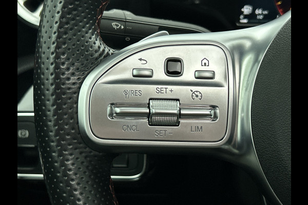 Mercedes-Benz A-Klasse 250 Premium Plus AMG-Line (Dealer OnderH, Panorama, Sfeerverlichting, Camera, StoelV, PDC V+A, Etc) Mercedes-Benz A-Klasse 250 Premium Plus AMG-Line (Dealer OnderH, Panorama, Sfeerverlichting, Camera, StoelV, PDC V+A, Etc)