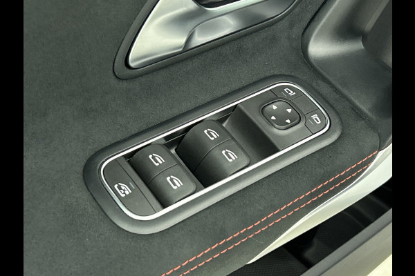 Mercedes-Benz A-Klasse 250 Premium Plus AMG-Line (Dealer OnderH, Panorama, Sfeerverlichting, Camera, StoelV, PDC V+A, Etc) Mercedes-Benz A-Klasse 250 Premium Plus AMG-Line (Dealer OnderH, Panorama, Sfeerverlichting, Camera, StoelV, PDC V+A, Etc)