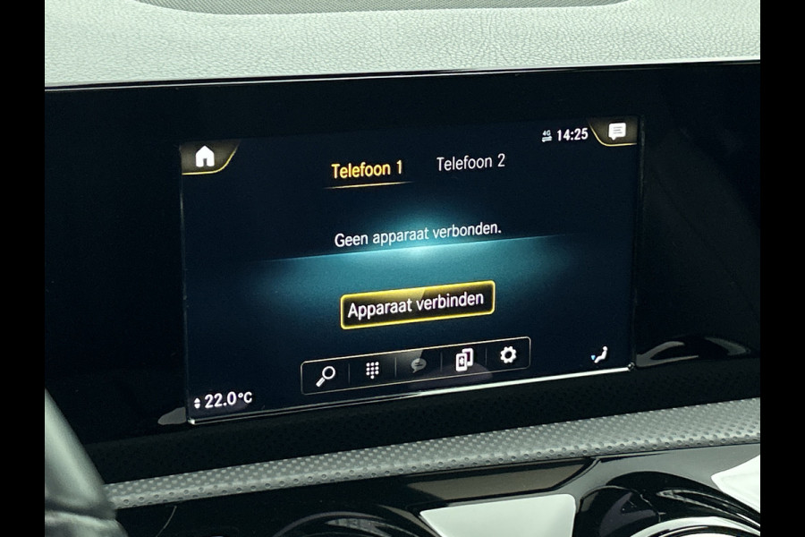 Mercedes-Benz A-Klasse 250 Premium Plus AMG-Line (Dealer OnderH, Panorama, Sfeerverlichting, Camera, StoelV, PDC V+A, Etc) Mercedes-Benz A-Klasse 250 Premium Plus AMG-Line (Dealer OnderH, Panorama, Sfeerverlichting, Camera, StoelV, PDC V+A, Etc)