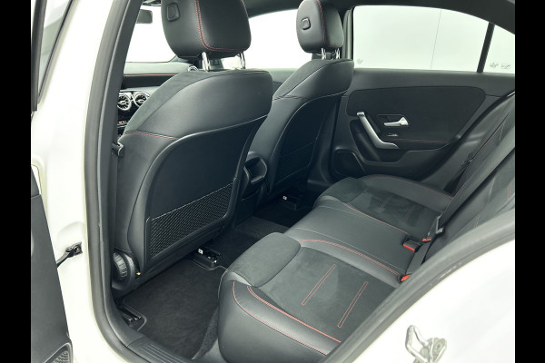 Mercedes-Benz A-Klasse 250 Premium Plus AMG-Line (Dealer OnderH, Panorama, Sfeerverlichting, Camera, StoelV, PDC V+A, Etc) Mercedes-Benz A-Klasse 250 Premium Plus AMG-Line (Dealer OnderH, Panorama, Sfeerverlichting, Camera, StoelV, PDC V+A, Etc)