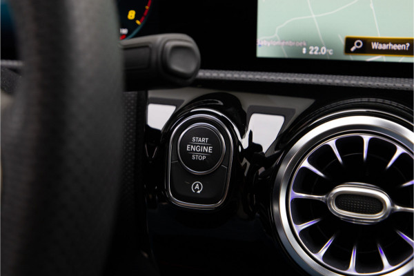 Mercedes-Benz CLA-Klasse Shooting Brake 200 AMG Premium Orange Art Edition, Pano, Widescreen, Distronic 2020 Mercedes-Benz CLA-Klasse Shooting Brake 200 AMG Premium Orange Art Edition, Pano, Widescreen, Distronic 2020