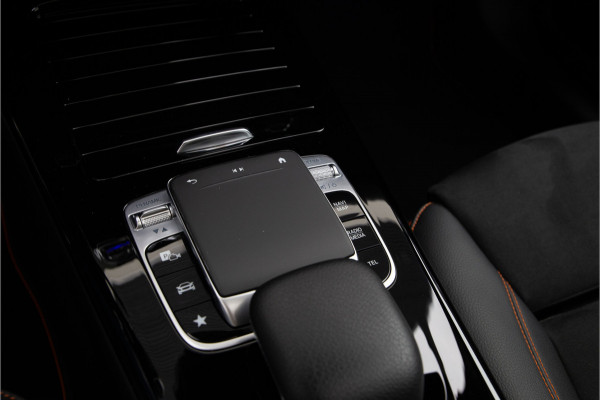 Mercedes-Benz CLA-Klasse Shooting Brake 200 AMG Premium Orange Art Edition, Pano, Widescreen, Distronic 2020 Mercedes-Benz CLA-Klasse Shooting Brake 200 AMG Premium Orange Art Edition, Pano, Widescreen, Distronic 2020