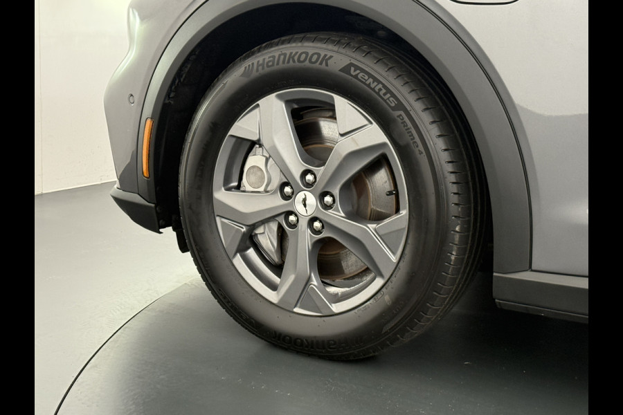 Ford Mustang Mach-E Extended RWD 98kWh 301PK SOH 95.5% Leer Long Range Adaptive Cruise Stop&Go Apple Carplay Android Auto 360°Camera Active B Stoel+Stuurverwarming Ecc Elektr.Achterklep Driver Alert Warning Keyless Origineel Nederlandse Auto €56.476- nieuw, Batterijgarantie 8 jaar of 160.000km vanaf nieuw