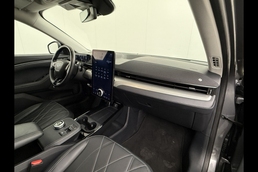 Ford Mustang Mach-E Extended RWD 98kWh 301PK SOH 95.5% Leer Long Range Adaptive Cruise Stop&Go Apple Carplay Android Auto 360°Camera Active B Stoel+Stuurverwarming Ecc Elektr.Achterklep Driver Alert Warning Keyless Origineel Nederlandse Auto €56.476- nieuw, Batterijgarantie 8 jaar of 160.000km vanaf nieuw