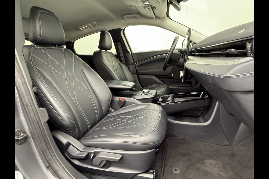 Ford Mustang Mach-E Extended RWD 98kWh 301PK SOH 95.5% Leer Long Range Adaptive Cruise Stop&Go Apple Carplay Android Auto 360°Camera Active B Stoel+Stuurverwarming Ecc Elektr.Achterklep Driver Alert Warning Keyless Origineel Nederlandse Auto €56.476- nieuw, Batterijgarantie 8 jaar of 160.000km vanaf nieuw