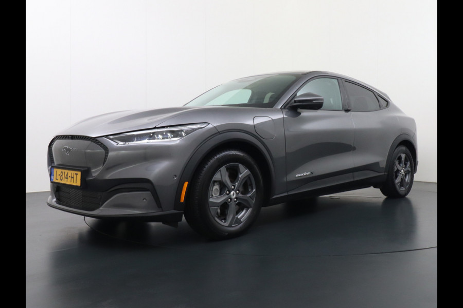Ford Mustang Mach-E Extended RWD 98kWh 301PK SOH 95.5% Leer Long Range Adaptive Cruise Stop&Go Apple Carplay Android Auto 360°Camera Active B Stoel+Stuurverwarming Ecc Elektr.Achterklep Driver Alert Warning Keyless Origineel Nederlandse Auto €56.476- nieuw, Batterijgarantie 8 jaar of 160.000km vanaf nieuw