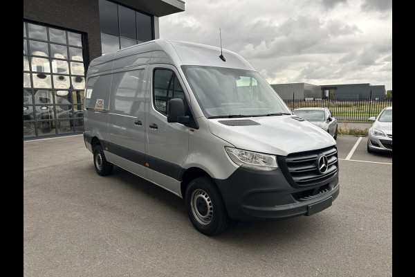 Mercedes-Benz Sprinter 317 CDI L2 H2 MBUX / Camera / Carplay navigatie / Cruise control / Airco Mercedes-Benz Sprinter 317 CDI L2 H2 MBUX / Camera / Carplay navigatie / Cruise control / Airco
