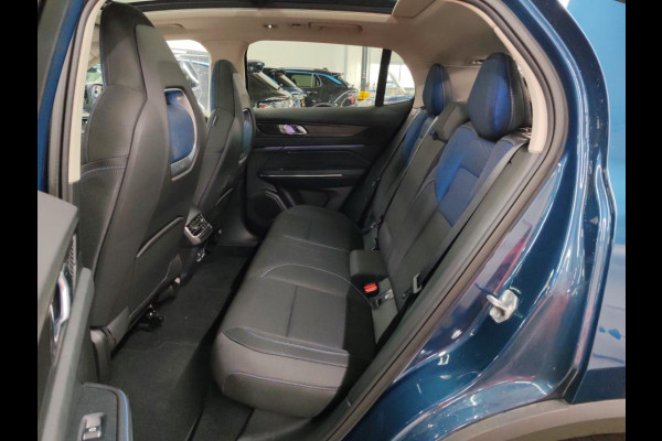 Lynk & Co 01 1.5 PHEV 360° Pano.dak Trekhaak Adapt.Cruise Carplay Stoelverw. Lynk & Co 01 1.5 PHEV 360° Pano.dak Trekhaak Adapt.Cruise Carplay Stoelverw.