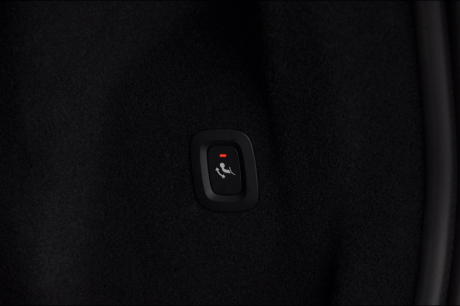 Volvo XC60 T6 350PK Automaat AWD Ultra Dark / Head-up display / Trekhaak/ Harman Kardon audio / Panoramadak / BLIS / Elektrisch bedienbare voorstoelen / Memory seats / Verwarmbare stoelen / Keyless entry /