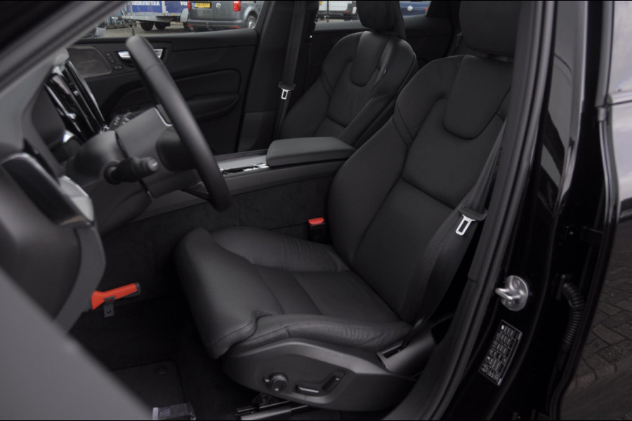 Volvo XC60 T6 350PK Automaat AWD Ultra Dark / Head-up display / Trekhaak/ Harman Kardon audio / Panoramadak / BLIS / Elektrisch bedienbare voorstoelen / Memory seats / Verwarmbare stoelen / Keyless entry /