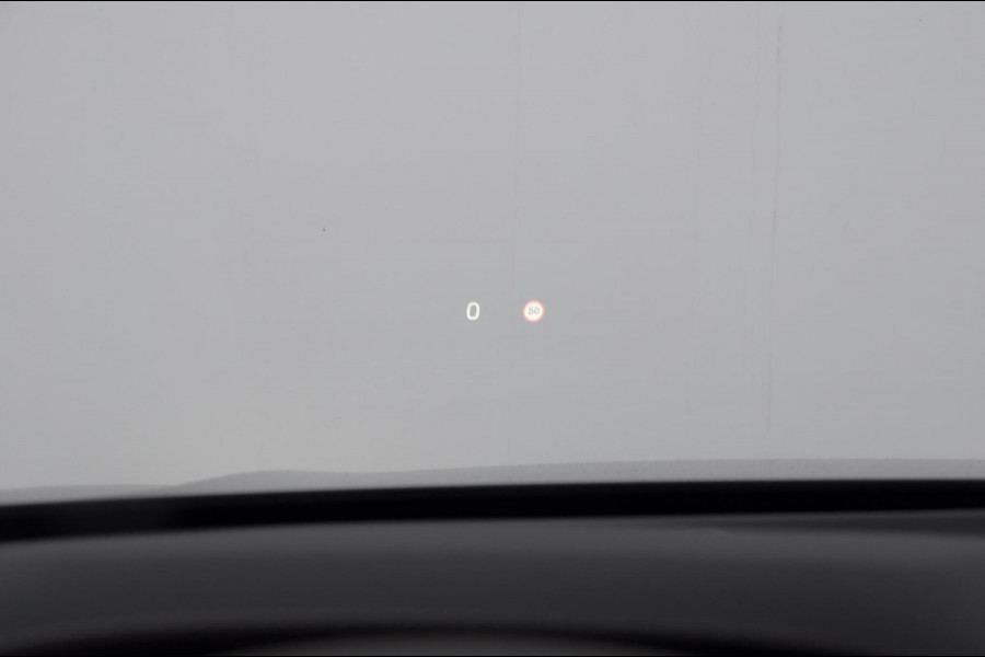 Volvo XC60 T6 350PK Automaat AWD Ultra Dark / Head-up display / Trekhaak/ Harman Kardon audio / Panoramadak / BLIS / Elektrisch bedienbare voorstoelen / Memory seats / Verwarmbare stoelen / Keyless entry /