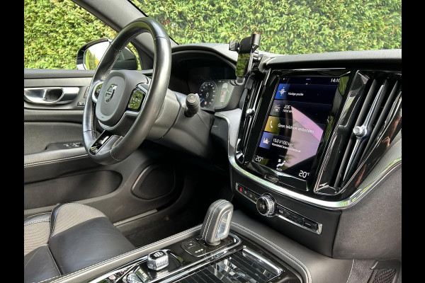 Volvo V60 2.0 T6 Recharge AWD R-Design Leder AllSeason !!NIEUWBINNEN!!