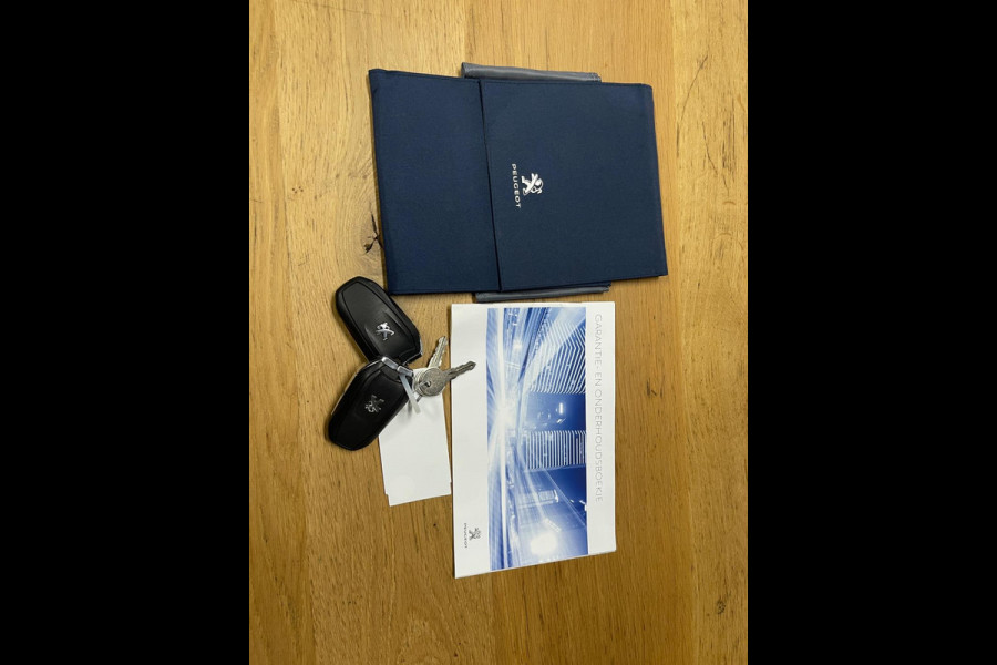 Peugeot 3008 1.2 PureTech Allure AUTOMAAT PANORAMADAK LEER NAVI CAMERA Peugeot 3008 1.2 PureTech Allure AUTOMAAT PANORAMADAK LEER NAVI CAMERA