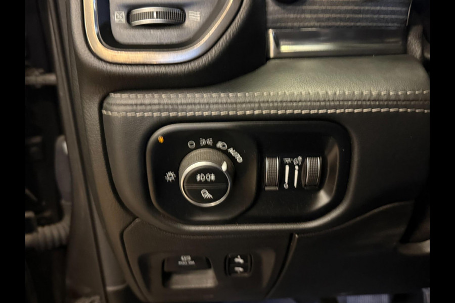 Dodge Ram 1500 5.7 V8 4x4 Crew Cab Limited|PANO|WEINIG KM |INRUIL MOGELIJK Dodge Ram 1500 5.7 V8 4x4 Crew Cab Limited|PANO|WEINIG KM |INRUIL MOGELIJK