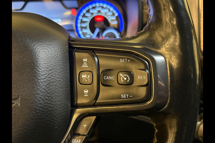 Dodge Ram 1500 5.7 V8 4x4 Crew Cab Limited|PANO|WEINIG KM |INRUIL MOGELIJK Dodge Ram 1500 5.7 V8 4x4 Crew Cab Limited|PANO|WEINIG KM |INRUIL MOGELIJK