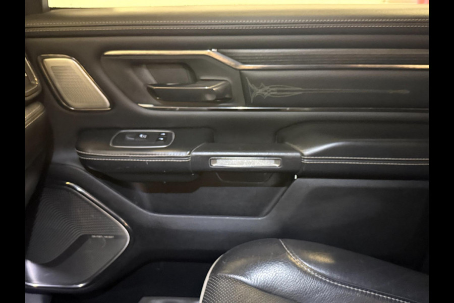 Dodge Ram 1500 5.7 V8 4x4 Crew Cab Limited|PANO|WEINIG KM |INRUIL MOGELIJK Dodge Ram 1500 5.7 V8 4x4 Crew Cab Limited|PANO|WEINIG KM |INRUIL MOGELIJK