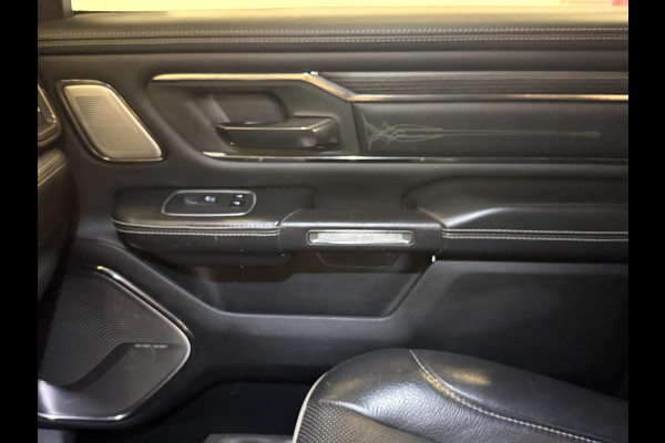 Dodge Ram 1500 5.7 V8 4x4 Crew Cab Limited|PANO|WEINIG KM |INRUIL MOGELIJK Dodge Ram 1500 5.7 V8 4x4 Crew Cab Limited|PANO|WEINIG KM |INRUIL MOGELIJK