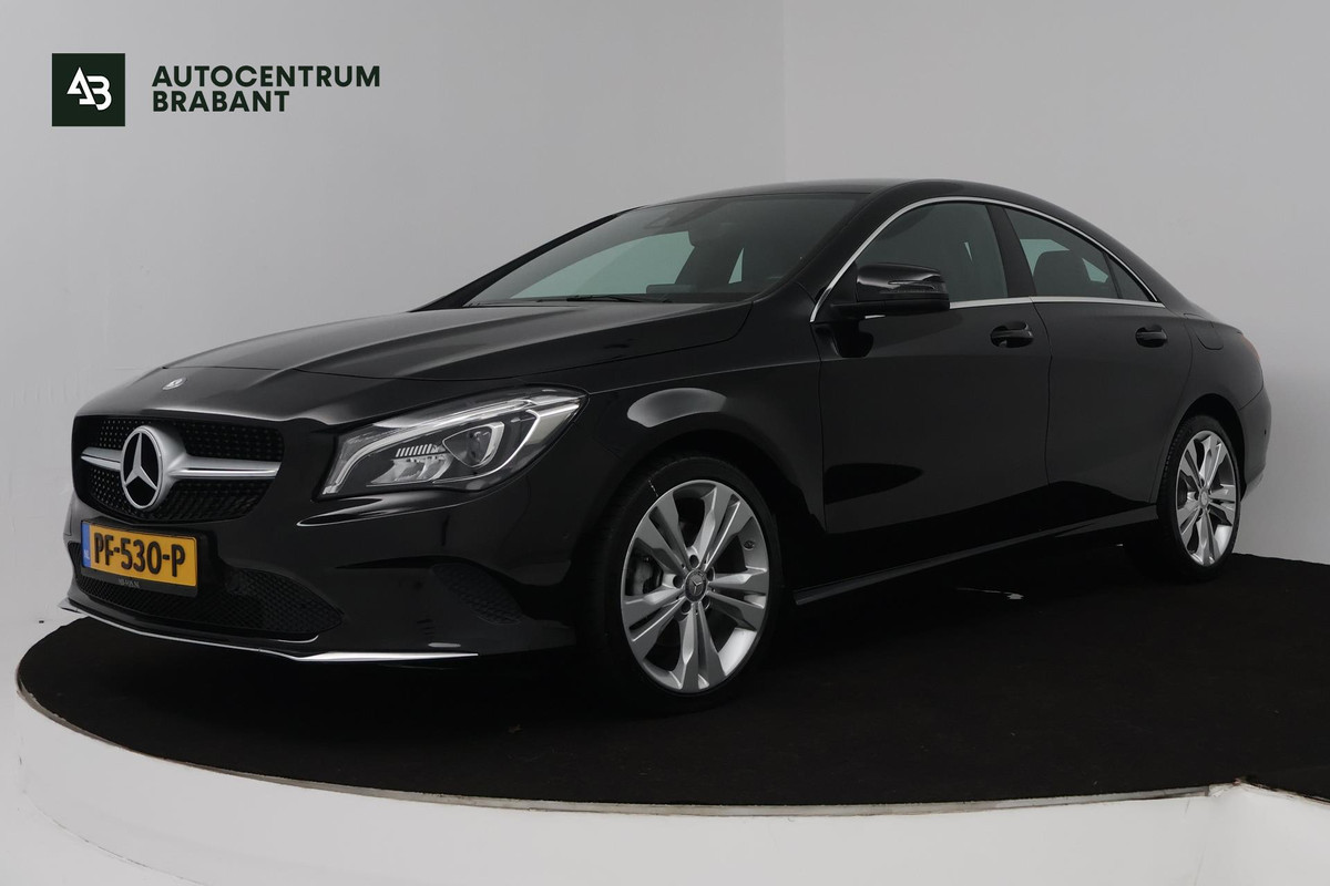 Mercedes-Benz CLA-Klasse 180 AMG Night Edition Plus (PARKEERSENSOREN, STOELVERWARMING, CRUISE CONTROL, NAVIGATIE)