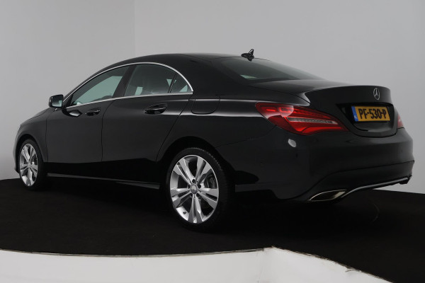 Mercedes-Benz CLA-Klasse 180 AMG Night Edition Plus (PARKEERSENSOREN, STOELVERWARMING, CRUISE CONTROL, NAVIGATIE) Mercedes-Benz CLA-Klasse 180 AMG Night Edition Plus (PARKEERSENSOREN, STOELVERWARMING, CRUISE CONTROL, NAVIGATIE)