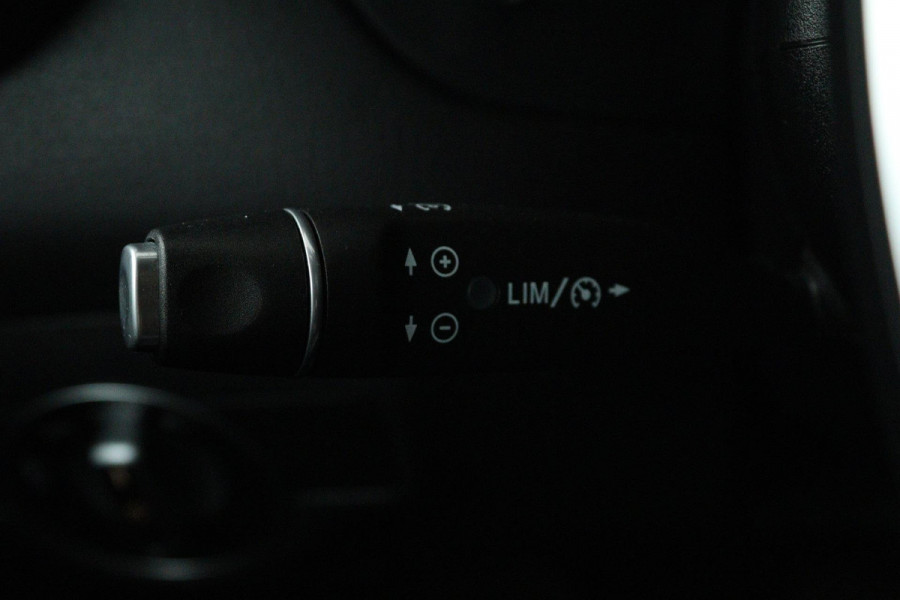 Mercedes-Benz CLA-Klasse 180 AMG Night Edition Plus (PARKEERSENSOREN, STOELVERWARMING, CRUISE CONTROL, NAVIGATIE) Mercedes-Benz CLA-Klasse 180 AMG Night Edition Plus (PARKEERSENSOREN, STOELVERWARMING, CRUISE CONTROL, NAVIGATIE)