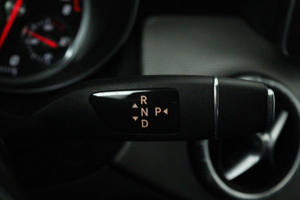 Mercedes-Benz CLA-Klasse 180 AMG Night Edition Plus (PARKEERSENSOREN, STOELVERWARMING, CRUISE CONTROL, NAVIGATIE) Mercedes-Benz CLA-Klasse 180 AMG Night Edition Plus (PARKEERSENSOREN, STOELVERWARMING, CRUISE CONTROL, NAVIGATIE)