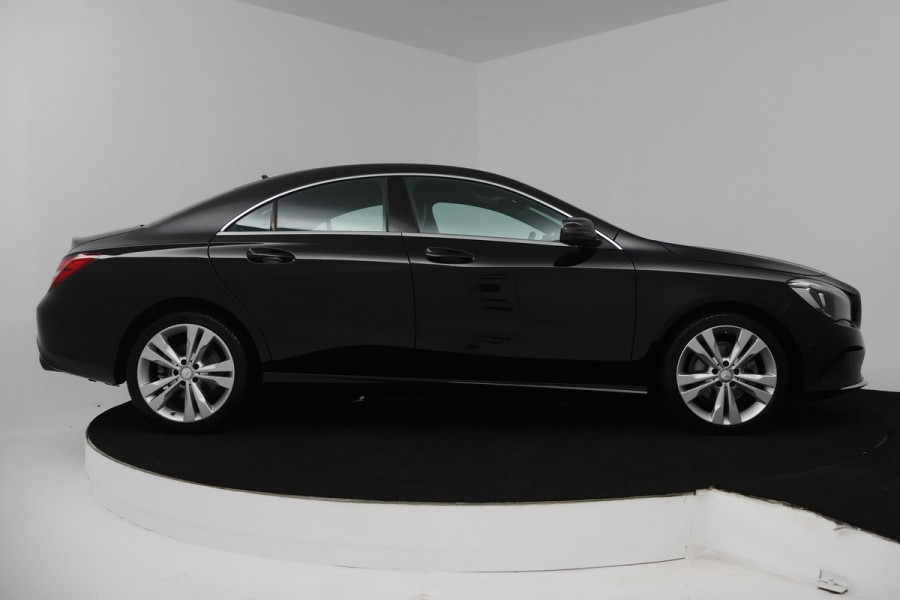 Mercedes-Benz CLA-Klasse 180 AMG Night Edition Plus (PARKEERSENSOREN, STOELVERWARMING, CRUISE CONTROL, NAVIGATIE) Mercedes-Benz CLA-Klasse 180 AMG Night Edition Plus (PARKEERSENSOREN, STOELVERWARMING, CRUISE CONTROL, NAVIGATIE)