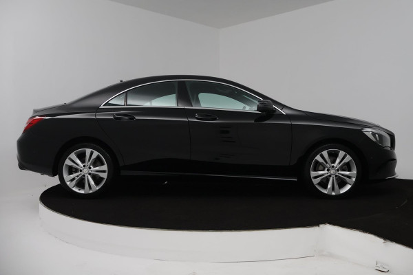 Mercedes-Benz CLA-Klasse 180 AMG Night Edition Plus (PARKEERSENSOREN, STOELVERWARMING, CRUISE CONTROL, NAVIGATIE) Mercedes-Benz CLA-Klasse 180 AMG Night Edition Plus (PARKEERSENSOREN, STOELVERWARMING, CRUISE CONTROL, NAVIGATIE)