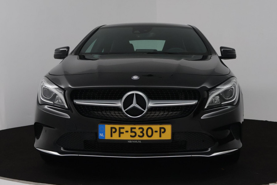 Mercedes-Benz CLA-Klasse 180 AMG Night Edition Plus (PARKEERSENSOREN, STOELVERWARMING, CRUISE CONTROL, NAVIGATIE) Mercedes-Benz CLA-Klasse 180 AMG Night Edition Plus (PARKEERSENSOREN, STOELVERWARMING, CRUISE CONTROL, NAVIGATIE)