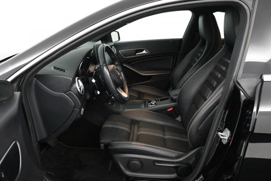Mercedes-Benz CLA-Klasse 180 AMG Night Edition Plus (PARKEERSENSOREN, STOELVERWARMING, CRUISE CONTROL, NAVIGATIE) Mercedes-Benz CLA-Klasse 180 AMG Night Edition Plus (PARKEERSENSOREN, STOELVERWARMING, CRUISE CONTROL, NAVIGATIE)