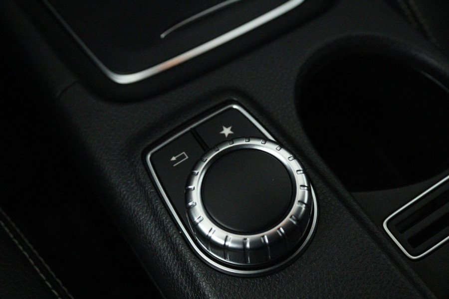 Mercedes-Benz CLA-Klasse 180 AMG Night Edition Plus (PARKEERSENSOREN, STOELVERWARMING, CRUISE CONTROL, NAVIGATIE) Mercedes-Benz CLA-Klasse 180 AMG Night Edition Plus (PARKEERSENSOREN, STOELVERWARMING, CRUISE CONTROL, NAVIGATIE)