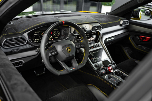 Lamborghini Urus 4.0 V8 Performante - Carbon | B&O Advanced | Alcantara | Stoelmassage & Koeling Lamborghini Urus 4.0 V8 Performante - Carbon | B&O Advanced | Alcantara | Stoelmassage & Koeling