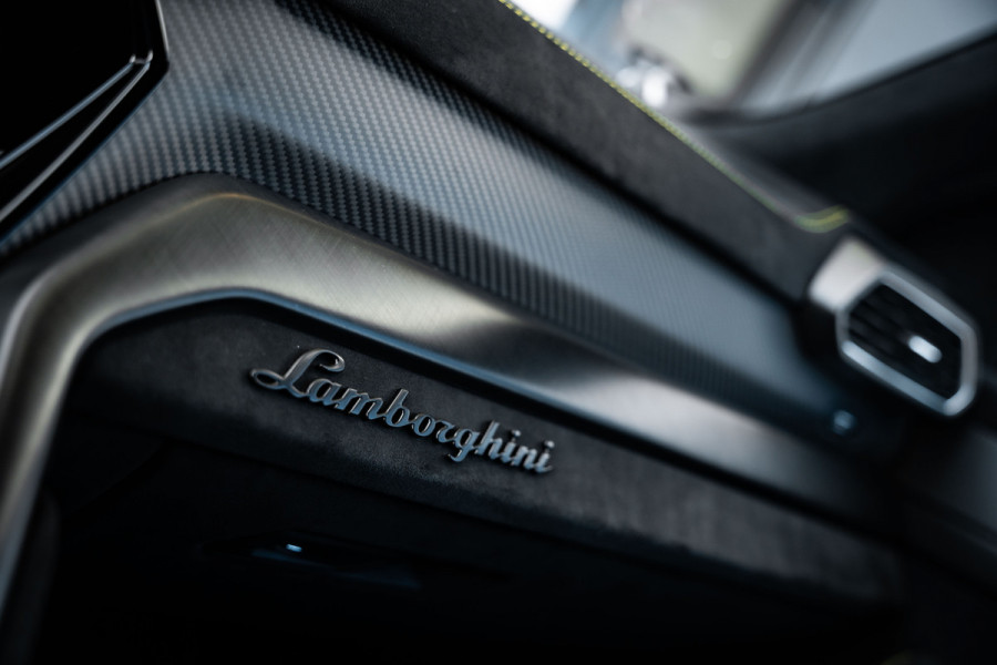 Lamborghini Urus 4.0 V8 Performante - Carbon | B&O Advanced | Alcantara | Stoelmassage & Koeling Lamborghini Urus 4.0 V8 Performante - Carbon | B&O Advanced | Alcantara | Stoelmassage & Koeling