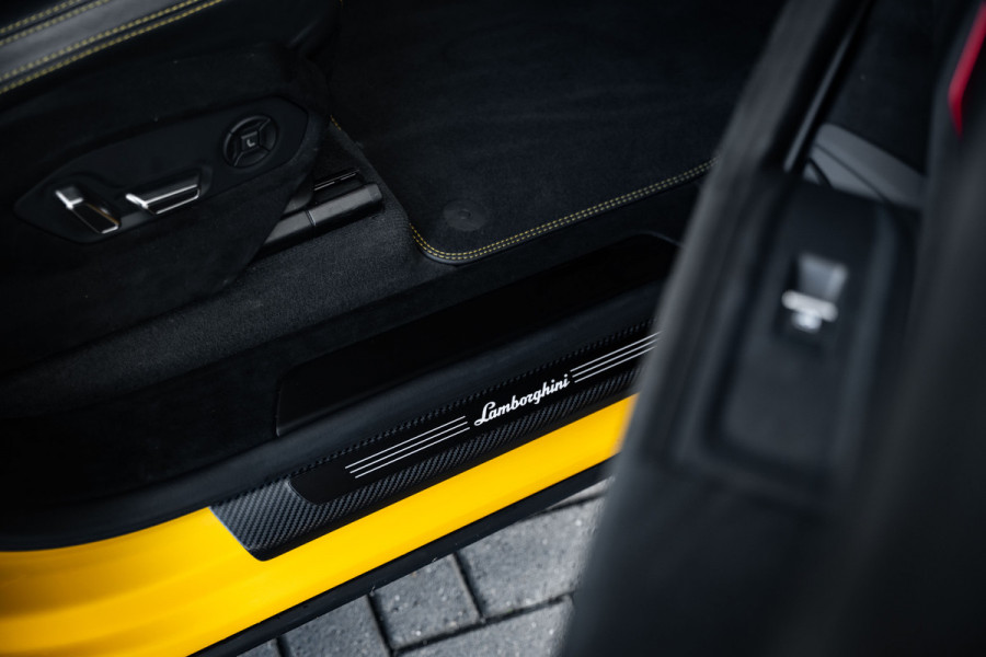 Lamborghini Urus 4.0 V8 Performante - Carbon | B&O Advanced | Alcantara | Stoelmassage & Koeling Lamborghini Urus 4.0 V8 Performante - Carbon | B&O Advanced | Alcantara | Stoelmassage & Koeling