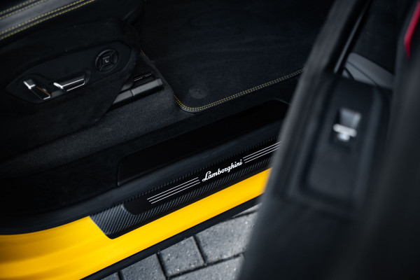 Lamborghini Urus 4.0 V8 Performante - Carbon | B&O Advanced | Alcantara | Stoelmassage & Koeling Lamborghini Urus 4.0 V8 Performante - Carbon | B&O Advanced | Alcantara | Stoelmassage & Koeling