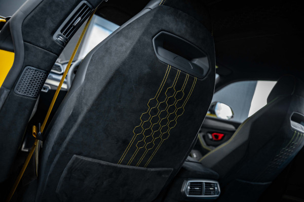 Lamborghini Urus 4.0 V8 Performante - Carbon | B&O Advanced | Alcantara | Stoelmassage & Koeling Lamborghini Urus 4.0 V8 Performante - Carbon | B&O Advanced | Alcantara | Stoelmassage & Koeling
