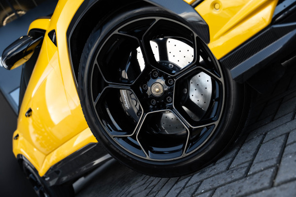 Lamborghini Urus 4.0 V8 Performante - Carbon | B&O Advanced | Alcantara | Stoelmassage & Koeling Lamborghini Urus 4.0 V8 Performante - Carbon | B&O Advanced | Alcantara | Stoelmassage & Koeling